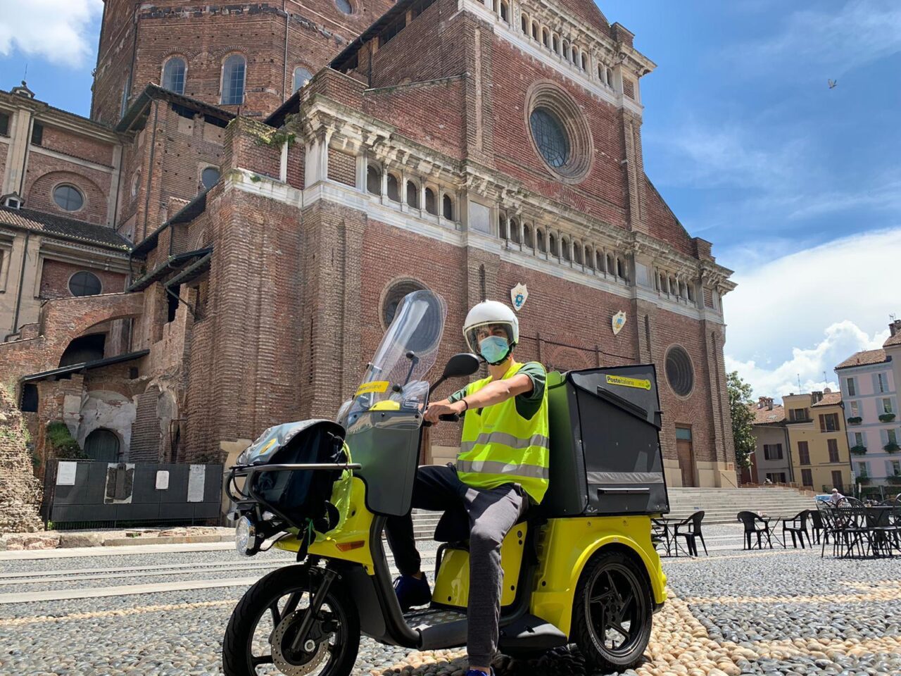 Poste rafforza la flotta green in Lombardia