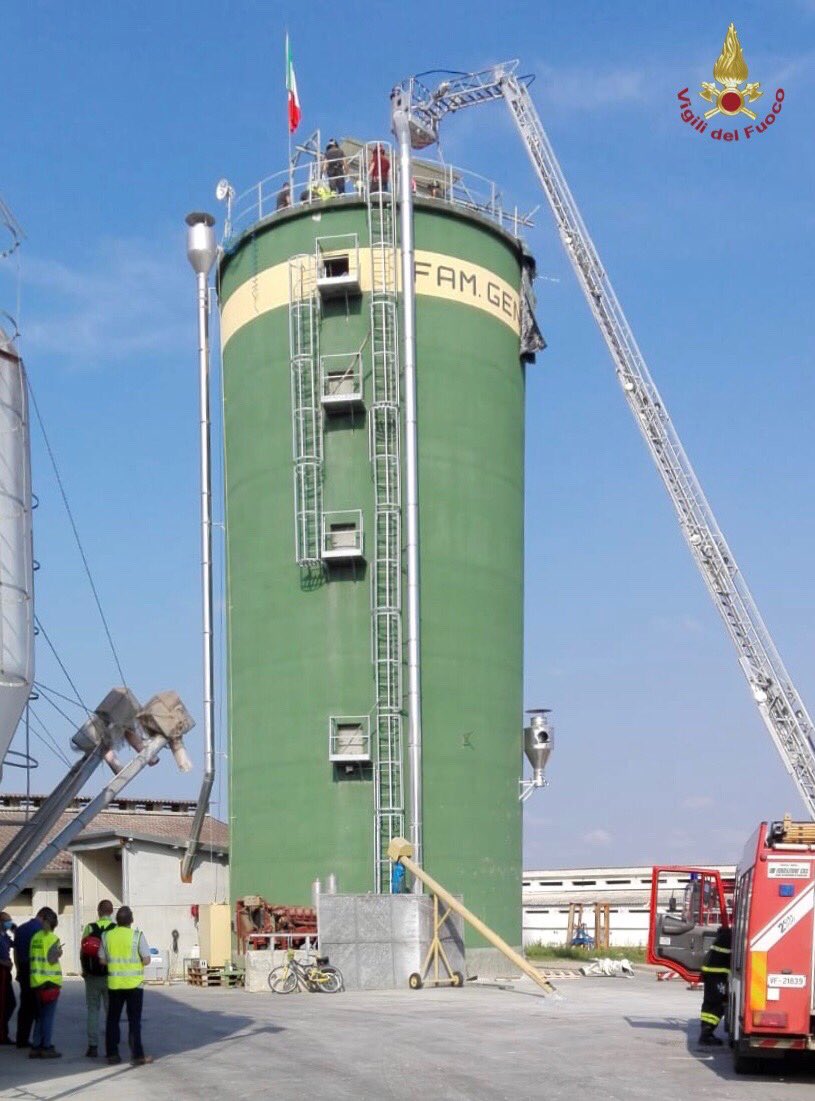 Cadono in un silos di mangimi, morto anche il fratello