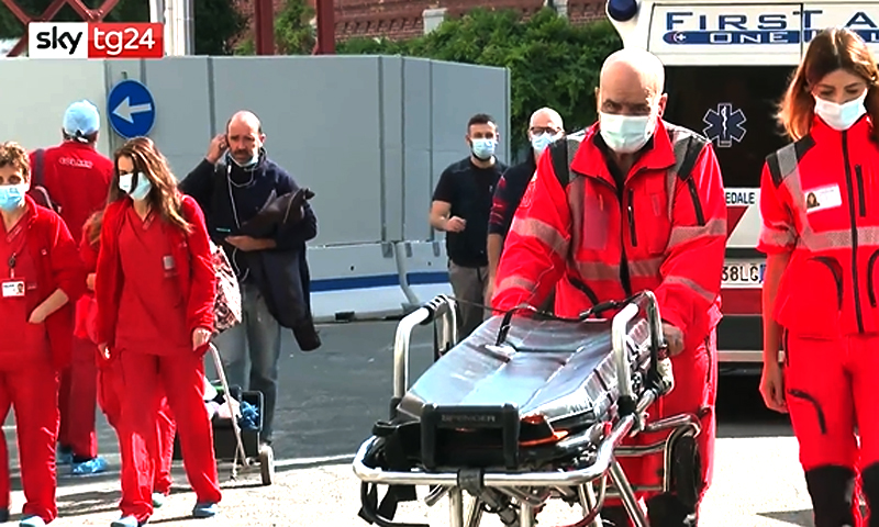 In Lombardia pronti 1000 posti in terapia intensiva (mentre De Luca blinda la Campania)