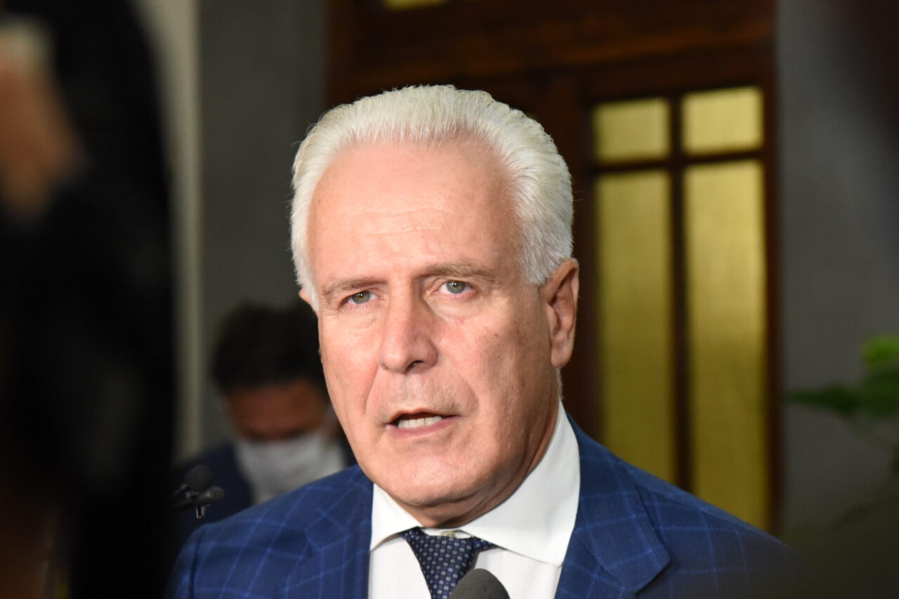 Fine vita, Governo impugna legge in Toscana. Ira di opposizioni (e degli alleati) Zaia: "Se rivendicano competenze, facciano la legge"