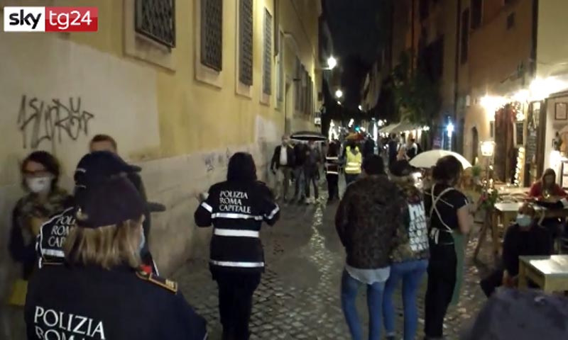 Covid, Dpcm ottobre: subito mascherina all’aperto, le altre novità