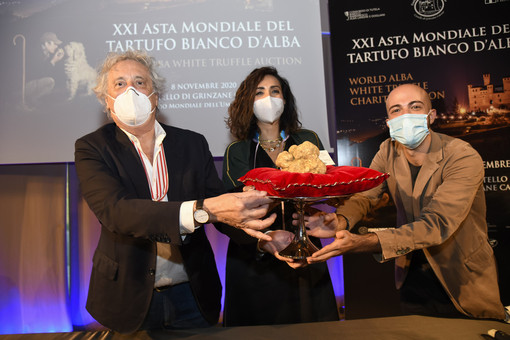 Tartufo di 900 grammi aggiudicato per 100mila euro