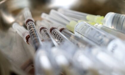Arrivate 125mila dosi di Pfizer, la campagna vaccinale riparte dopo lo stop di ieri