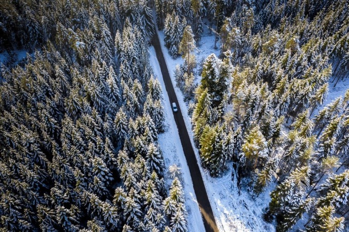 Guida sicura, con neve servono prudenza e attrezzatura adeguata