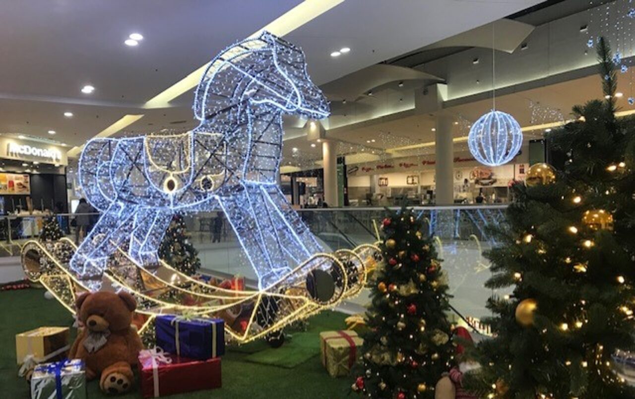 Natale ad Oriocenter, tra addobbi e nuove aperture