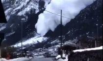 L'impressionante video della valanga in Valle d'Aosta a ridosso delle case