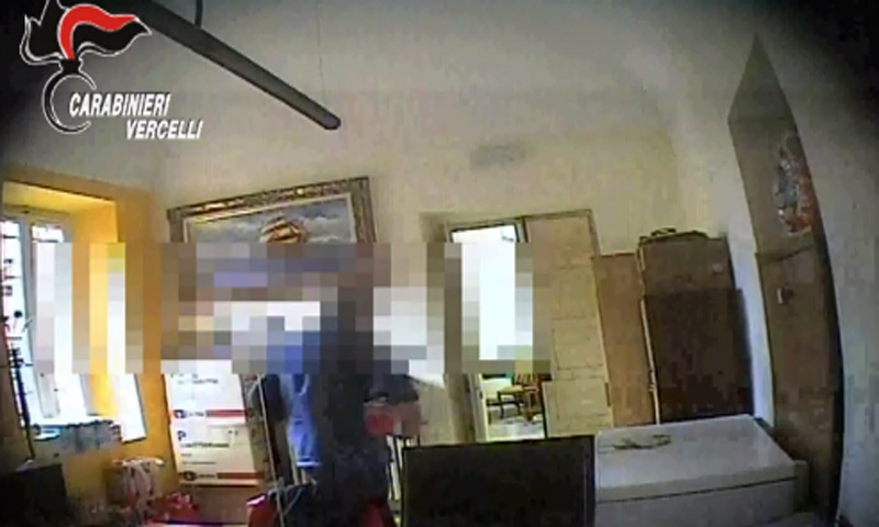 Sindaca toglieva aiuti alimentari ai poveri per darli ai ricchi