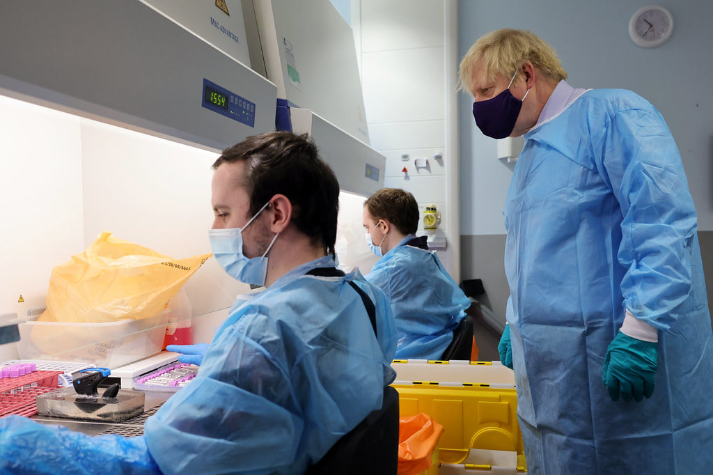 Piano vaccinale: cambia tutto? Potrebbe bastare una sola dose