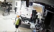 Ecco come i ladri svuotano il negozio di biciclette (sotto le telecamere)