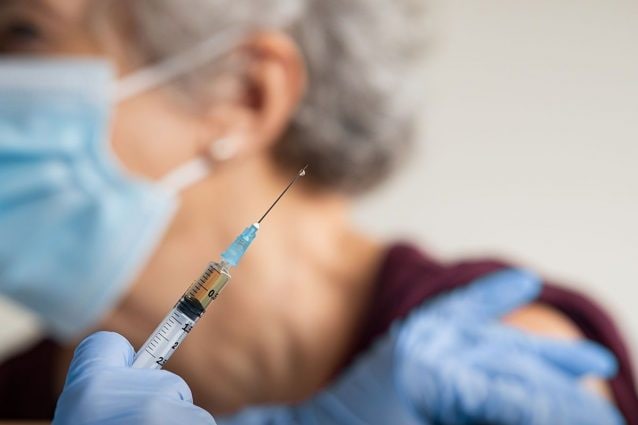 Vaccinazioni per over 80, le iniziative dei comuni