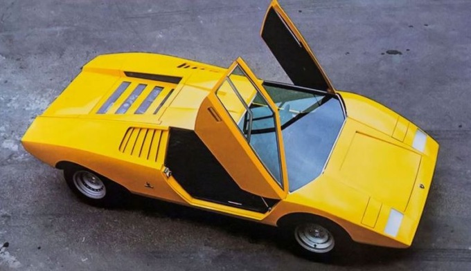 La Lamborghini Countach LP 500 compie mezzo secolo