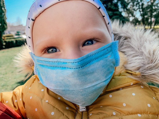 L’Università di Roma: “Utili mascherine anche ai bimbi dai 12 mesi in su”
