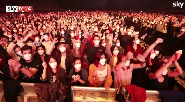 Dopo il maxi concerto-esperimento con 5mila persone a Barcellona, nemmeno un positivo