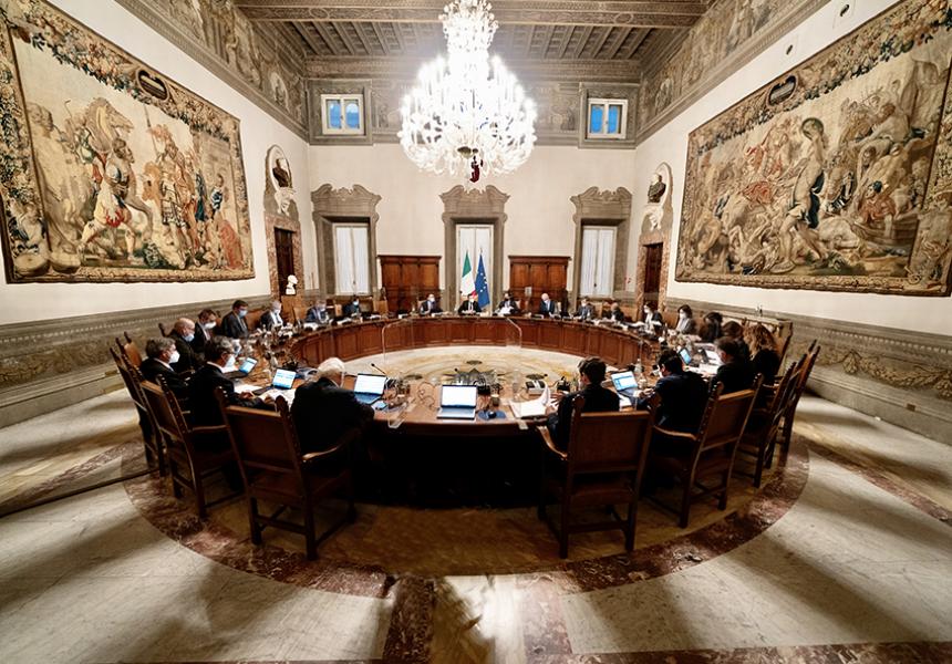 Arriva l’obbligo vaccinale per sanitari e farmacisti: possibili sospensioni e demansionamenti