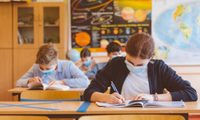 A scuola senza mascherina se tutti vaccinati? Ecco come e quando si può fare