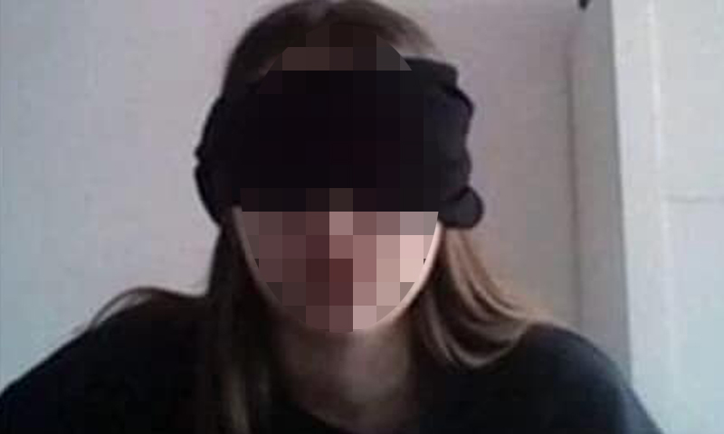 Studentessa bendata durante l’interrogazione in Dad: potrebbe non essere un caso isolato