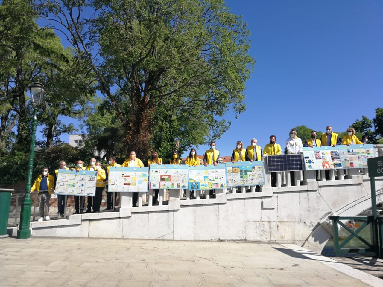 Fotovoltaico a terra, il flash mob di Coldiretti a Venezia: “No al consumo di suolo”