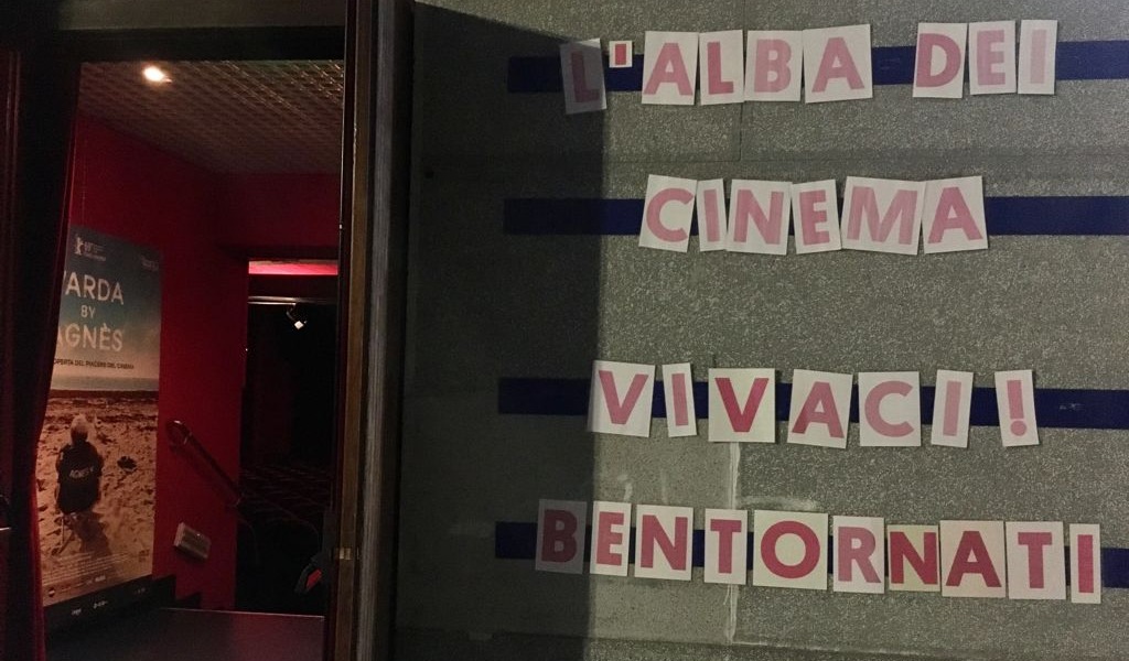 In un cinema di Milano tutto esaurito per vedere alle 6 del mattino un film di Nanni Moretti