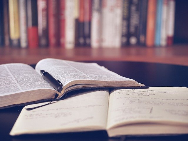 Azienda dà 100 euro in più in busta ai propri dipendenti se leggono un libro