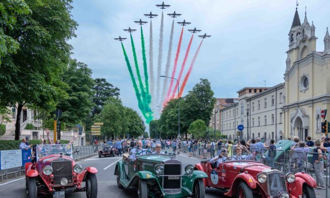 Mille Miglia 2021: le foto dei gioielli d’epoca che stanno girando l’Italia