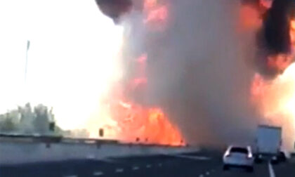 Esplode un camion cisterna pieno di gpl sull'Autostrada del Sole, due morti