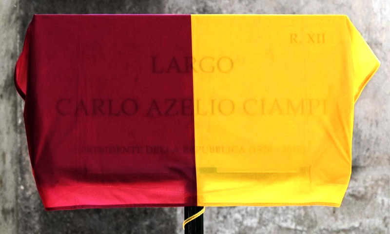 Figuraccia a Roma, sbagliata la targa: piazza dedicata ad “Azelio” Ciampi