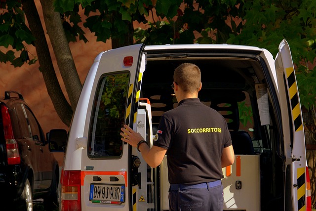 Non c’è pace neanche in ambulanza: 160 irregolari, farmaci scaduti e carenze igieniche