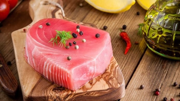 Nitrati in tonno e prosciutto: rischio cancro e bugie della lobby della carne