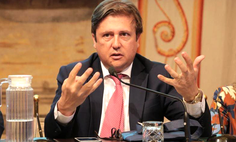 Sileri ottimista: “Niente panico, con Omicron il Covid va verso l’endemia”