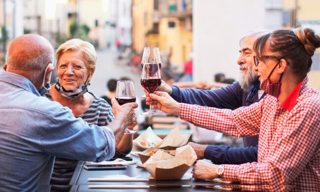 In Francia Green pass obbligatorio per poter accedere a bar e ristoranti