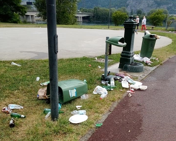 Festa smodata nel paese dell’azzurro Locatelli, il sindaco: “Domenica per la finale scordatevi il maxischermo”