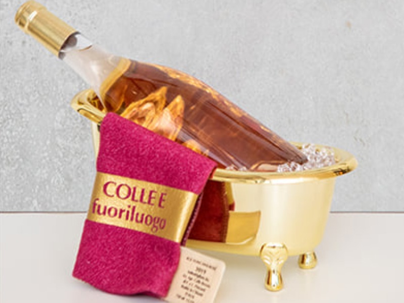 Vino: 40 bottiglie di rosè trasformate in arredi da bagno e battute all’asta