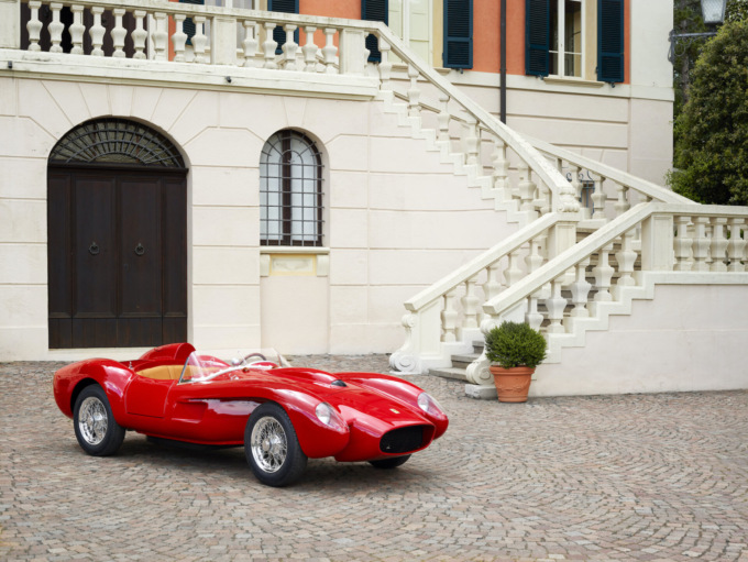 Testa Rossa J, arriva la Ferrari in scala