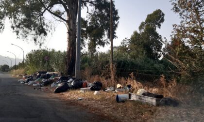 Emergenza rifiuti in Calabria: le strade diventano discariche a cielo aperto