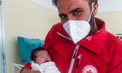 La storia di Hina, la bimba nata in Italia dopo la fuga della madre dall'Afghanistan