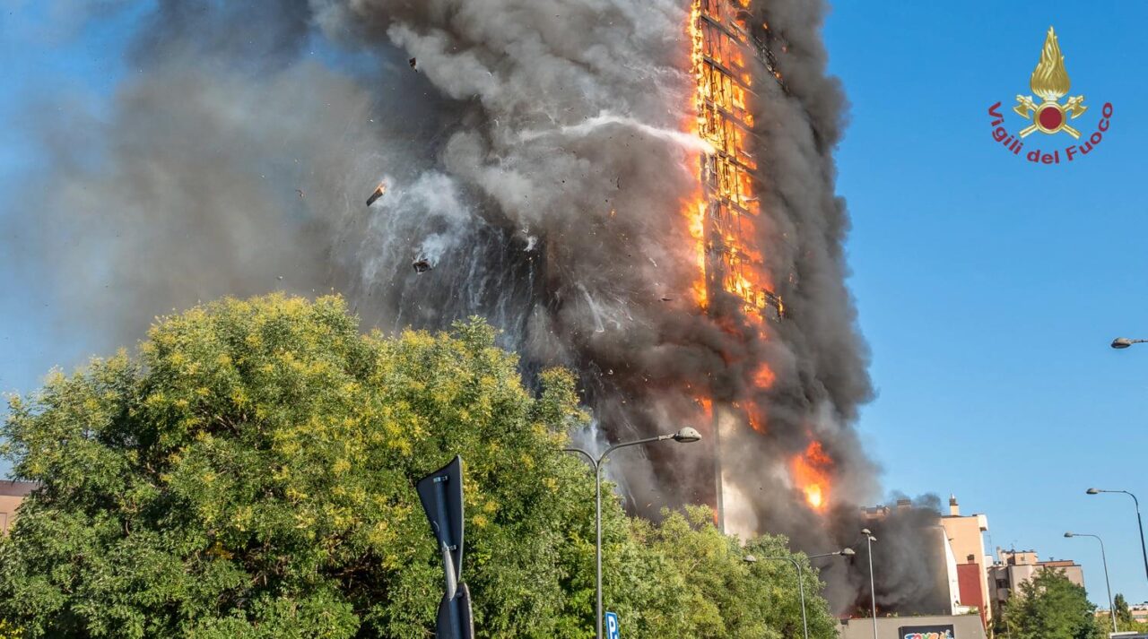 incendio milano palazzo via antonini