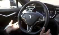Il pilota automatico non funziona e la Tesla va a sbattere: aperta indagine