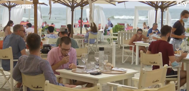 Spiagge: niente obbligo di Green Pass, ma la cautela resta elevata