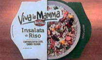 Occhio all'insalata di riso con glutine