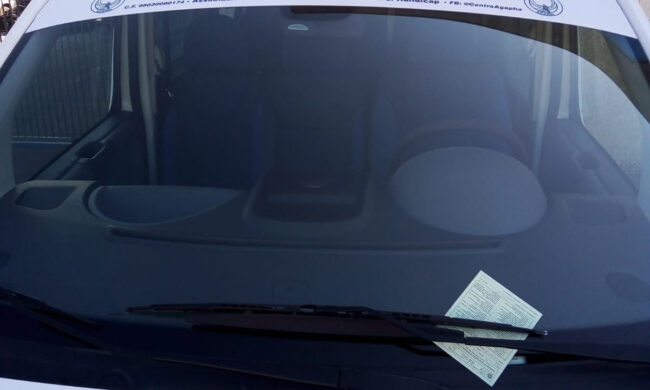 Multato il pulmino per il trasporto disabili perché posteggiato… negli stalli per disabili