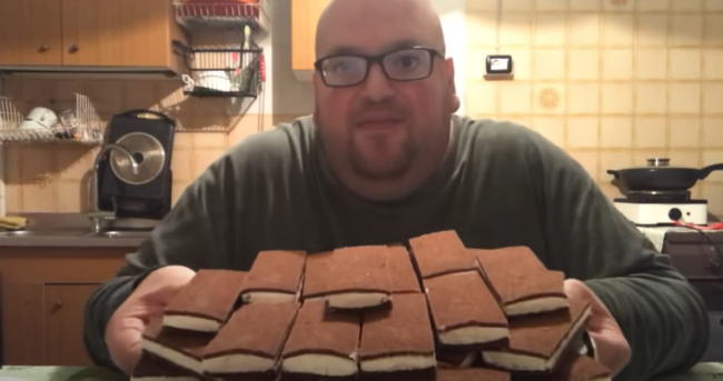 Addio “YouTubo Anche Io”: nei suoi video virali mangiava qualsiasi cosa