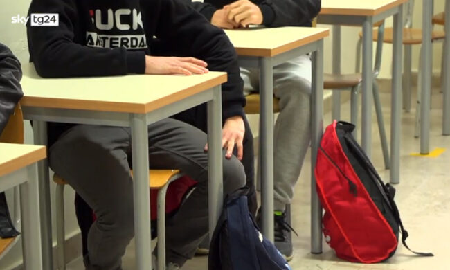 Scuola,  il ministro Bianchi: “Il controllo del Green pass spetta ai presidi”