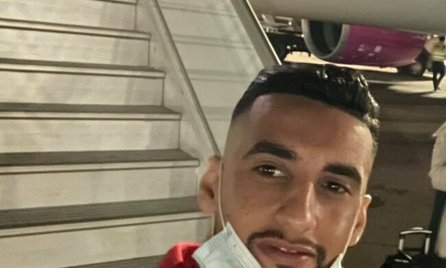 Quattordicenne smette di respirare durante il volo, ma sull’aereo c’è un angelo che le salva la vita