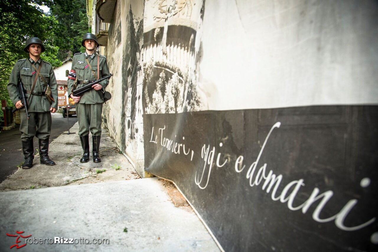 Il bunker-museo dove le guide accolgono i visitatori vestite da nazisti