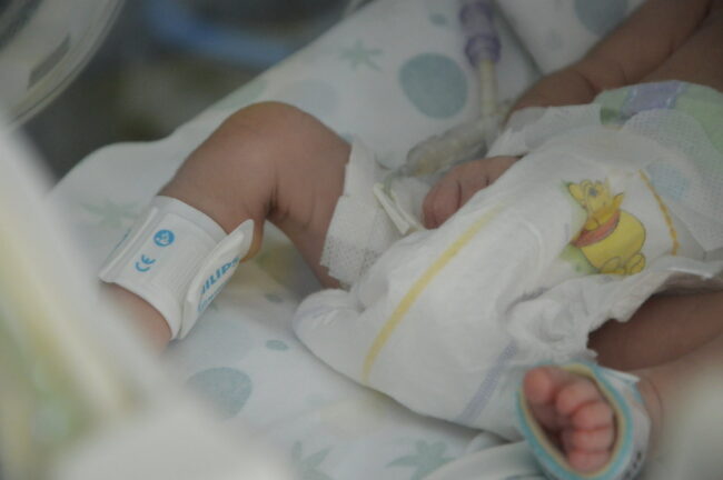 Bambino italiano nasce a Malta, ma per lo Stato… non esiste