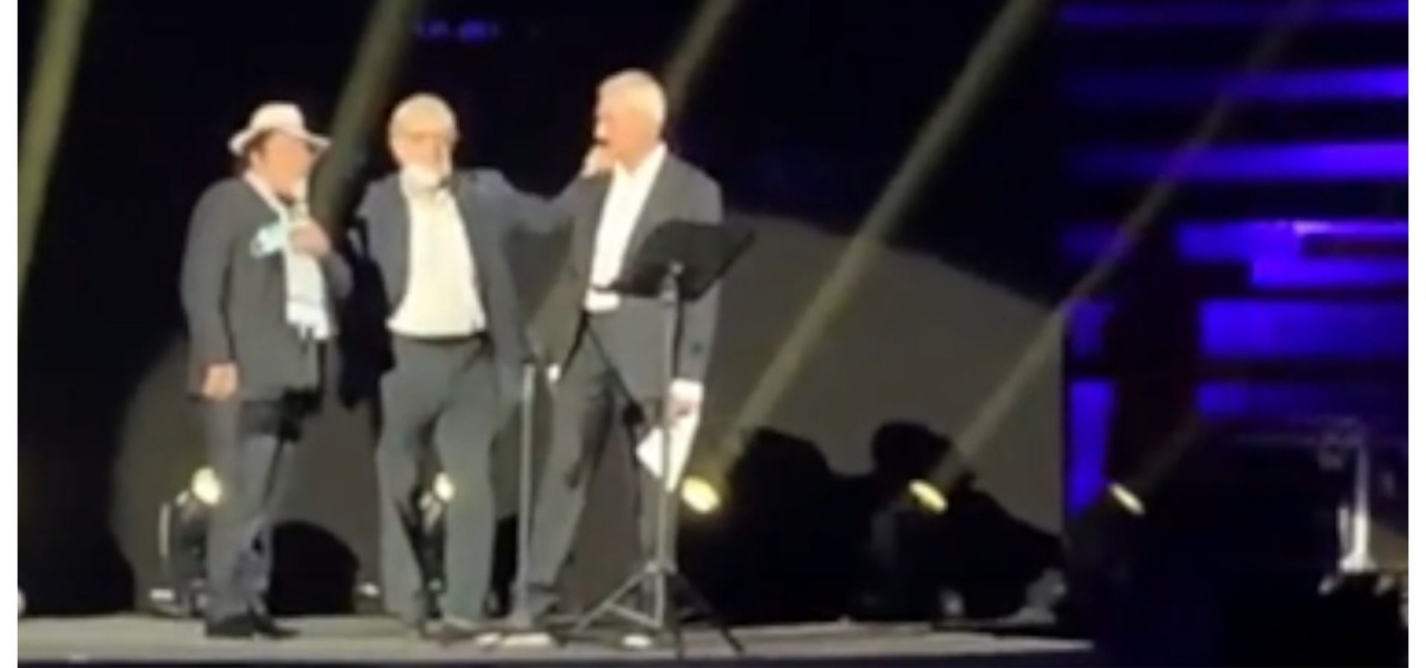 Al Bano e Sgarbi costretti a lasciare il palco al concerto omaggio a Battiato: “Fascisti”