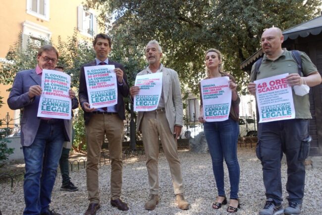 Referendum cannabis: un mese in più per raccogliere le firme
