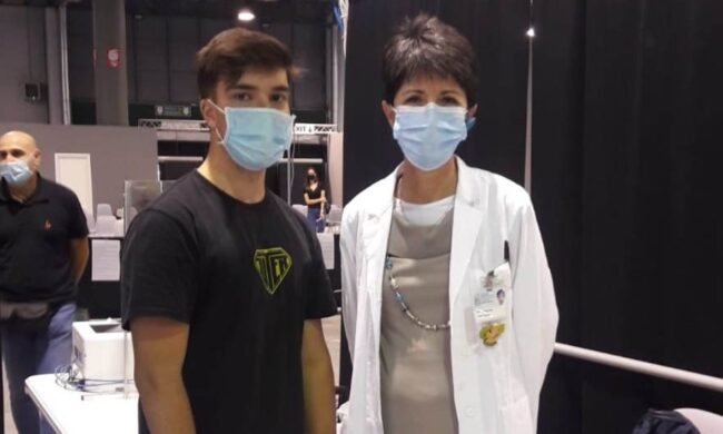 Finì in terapia intensiva a 17 anni, ora Mattia si è vaccinato: “Ragazzi, fatelo per proteggere voi e chi vi sta accanto”