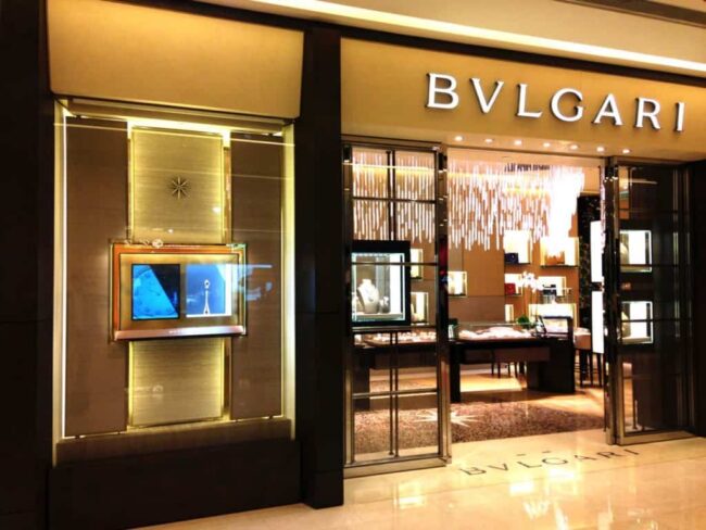 Rapina da capogiro da Bulgari a Parigi: colpo da 10 milioni di euro