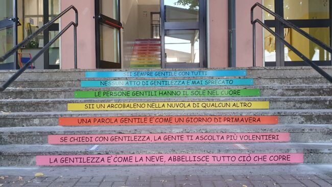 Educare alla gentilezza fin da piccoli, l’iniziativa di una scuola milanese